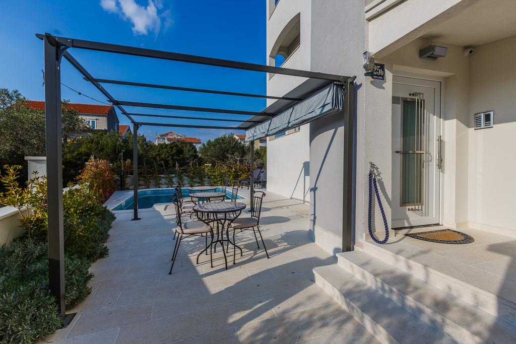 Villa Apartments Katja 特罗吉尔 外观 照片