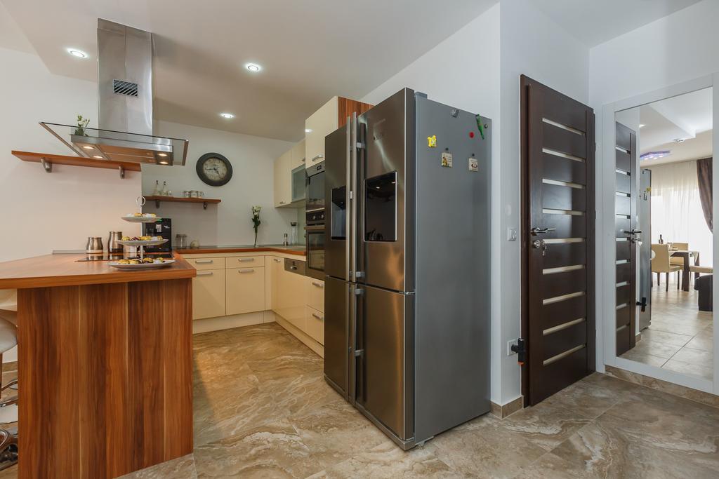 Villa Apartments Katja 特罗吉尔 外观 照片