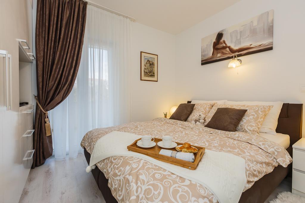 Villa Apartments Katja 特罗吉尔 外观 照片