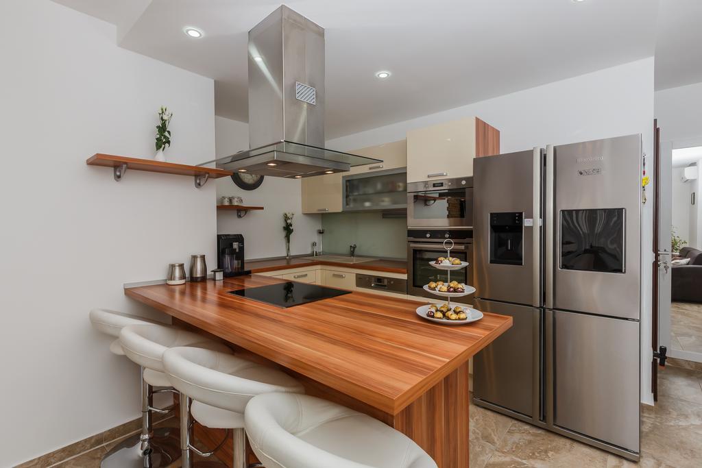 Villa Apartments Katja 特罗吉尔 外观 照片