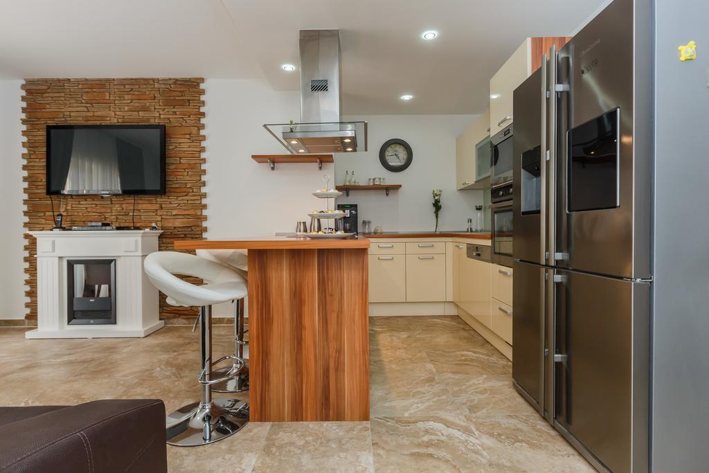 Villa Apartments Katja 特罗吉尔 外观 照片