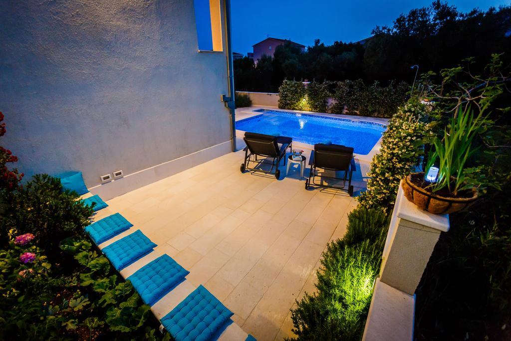 Villa Apartments Katja 特罗吉尔 外观 照片